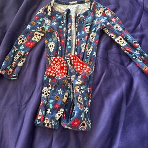 Bums and Roses (Formerly Little Bum Bums) Day of Dead Footie GUC Size 18/24